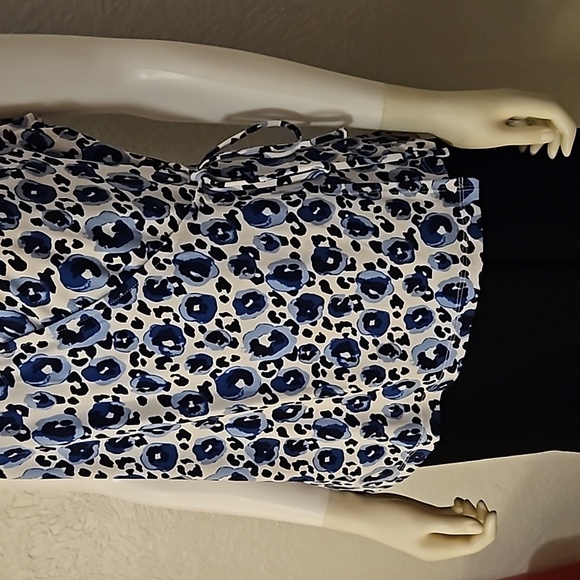 41 Hawthorn Aliska Sleeveless Front Wrap Surplice V-Neck Blouse - Picture 5 of 10